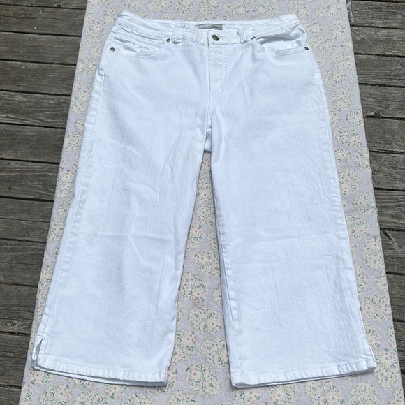 Chicos Platinum Darlene Crop pant white with navy embroidery details Size 1.5 - Picture 1 of 12